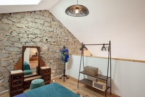 3 chambres, fer et planche à repasser, Wi-Fi, draps fournis