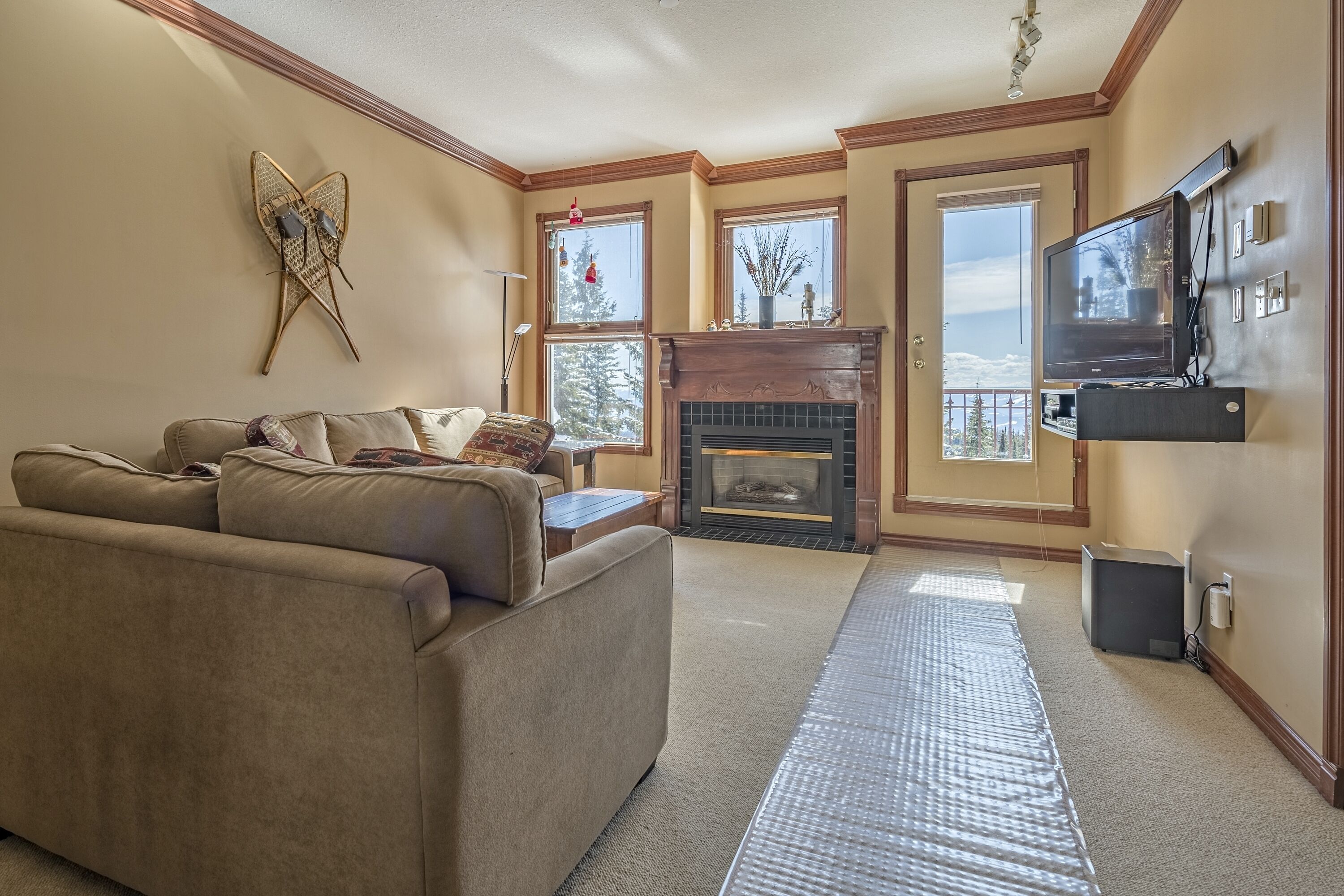 Deluxe Grandview Condo with High Ceilings with Great Ski Access - Pet Friendly!