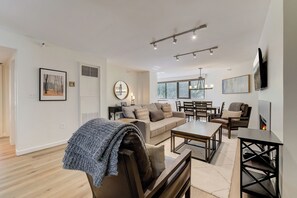 Smart-TV, peis og DVD-spiller