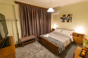 2 bedrooms, desk, iron/ironing board, free WiFi