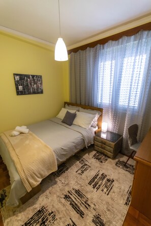 2 bedrooms, desk, iron/ironing board, free WiFi