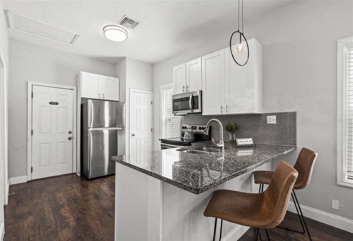 Luxury 2 bedroom near Tampa downtown w free parking, air purifier & Ring cameras