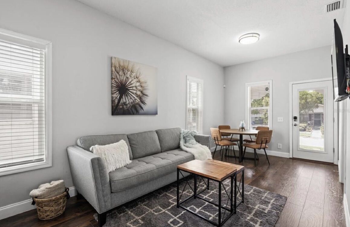 Luxury 2 bedroom near Tampa downtown w free parking, air purifier & Ring cameras