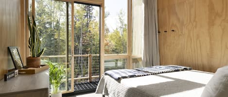 3 bedrooms, travel cot, free WiFi, bed sheets