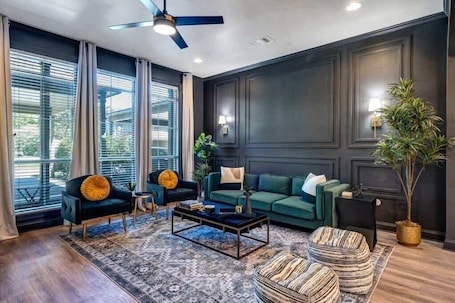 TV. Stylish & Romantic Home, Long-term friendly, King