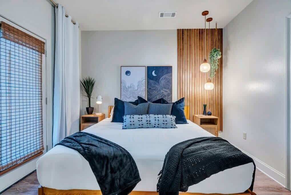 3 bedrooms, iron/ironing board, WiFi, bed sheets