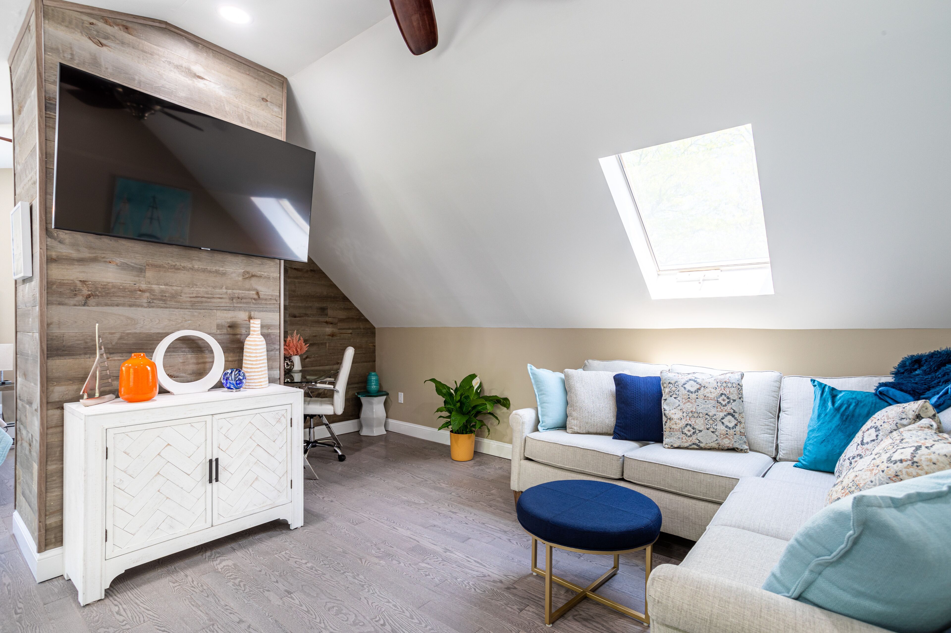 Stylish Upscale Apt w/ Snack Bar & Sunny Deck