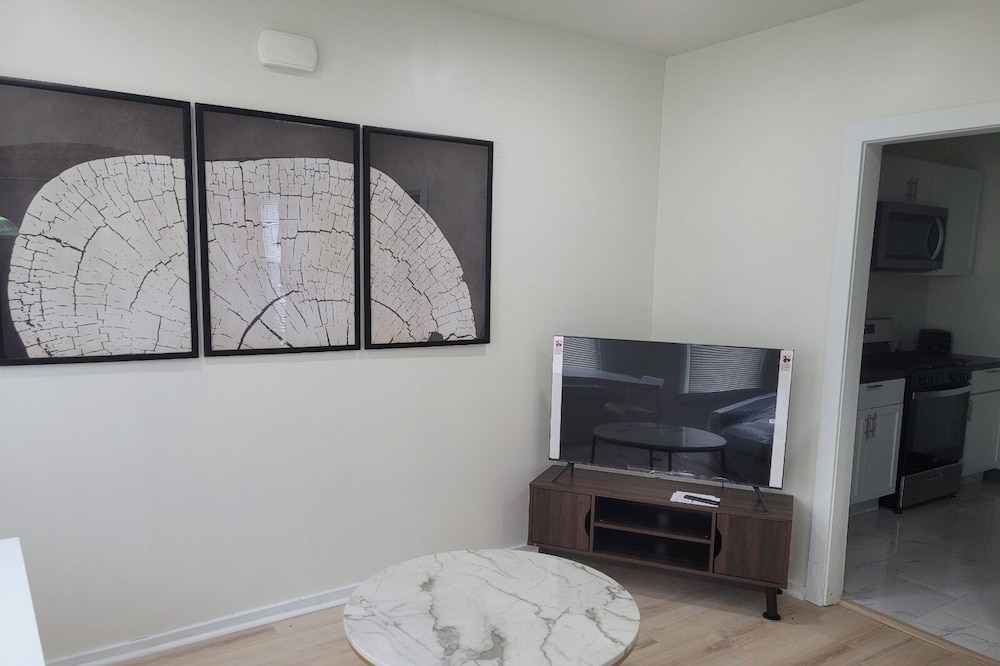 For Traveling Professionals! Newly Renovated 1bed/1bath-10 minutes to downtown