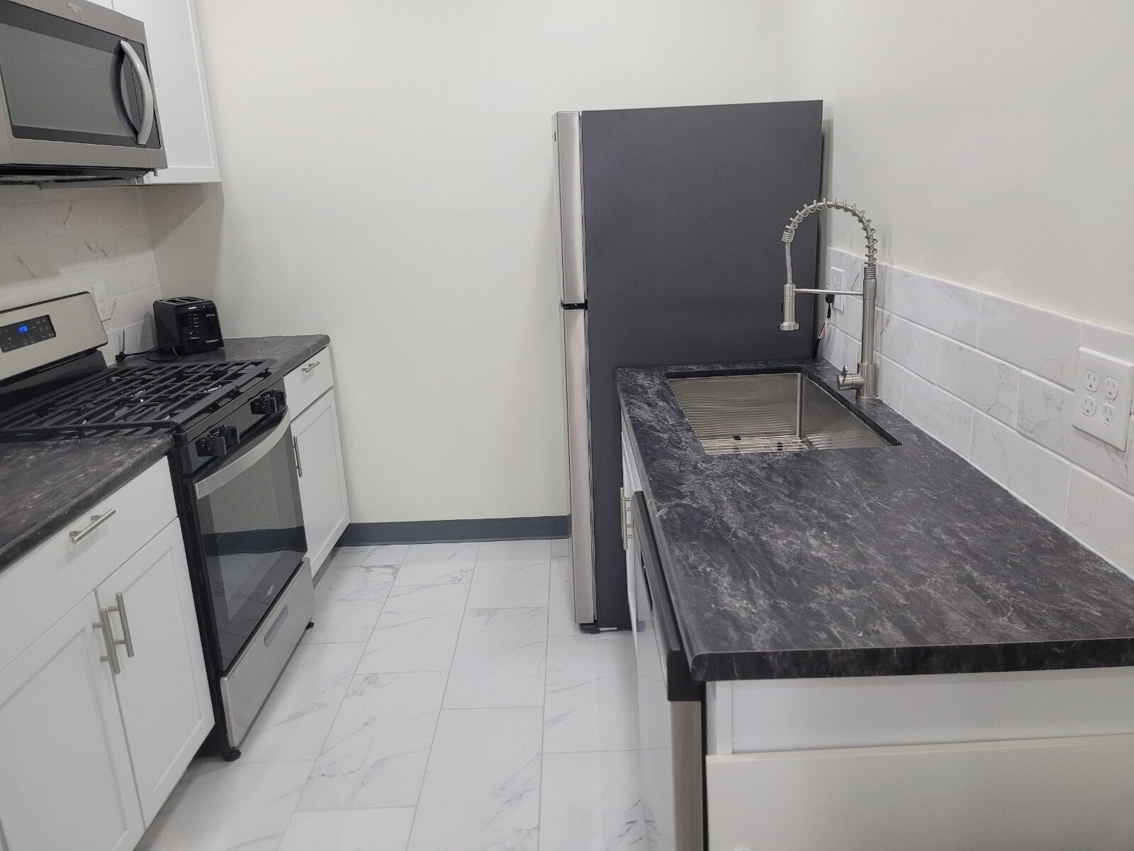 For Traveling Professionals! Newly Renovated 1bed/1bath-10 minutes to downtown