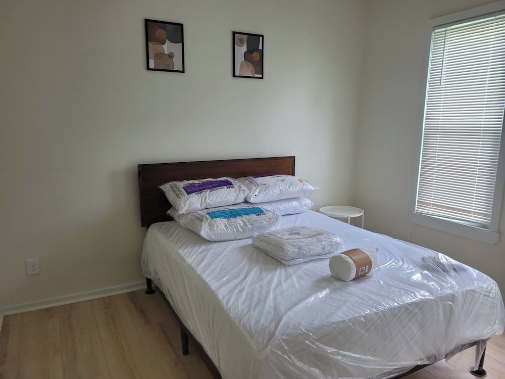 For Traveling Professionals! Newly Renovated 1bed/1bath10 minutes to