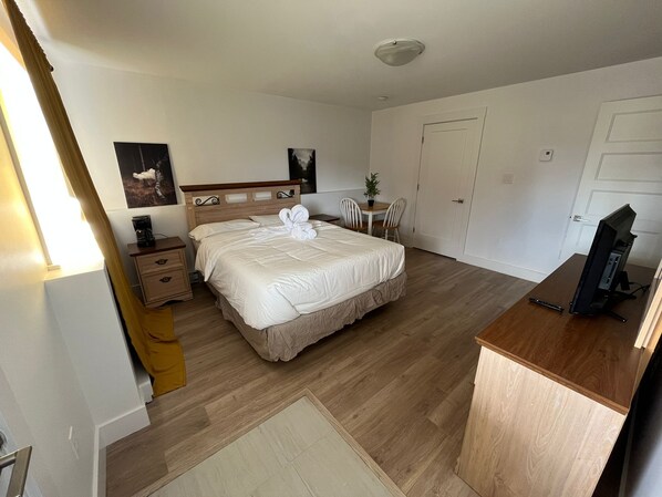 1 habitación, escritorio, wifi gratis y ropa de cama