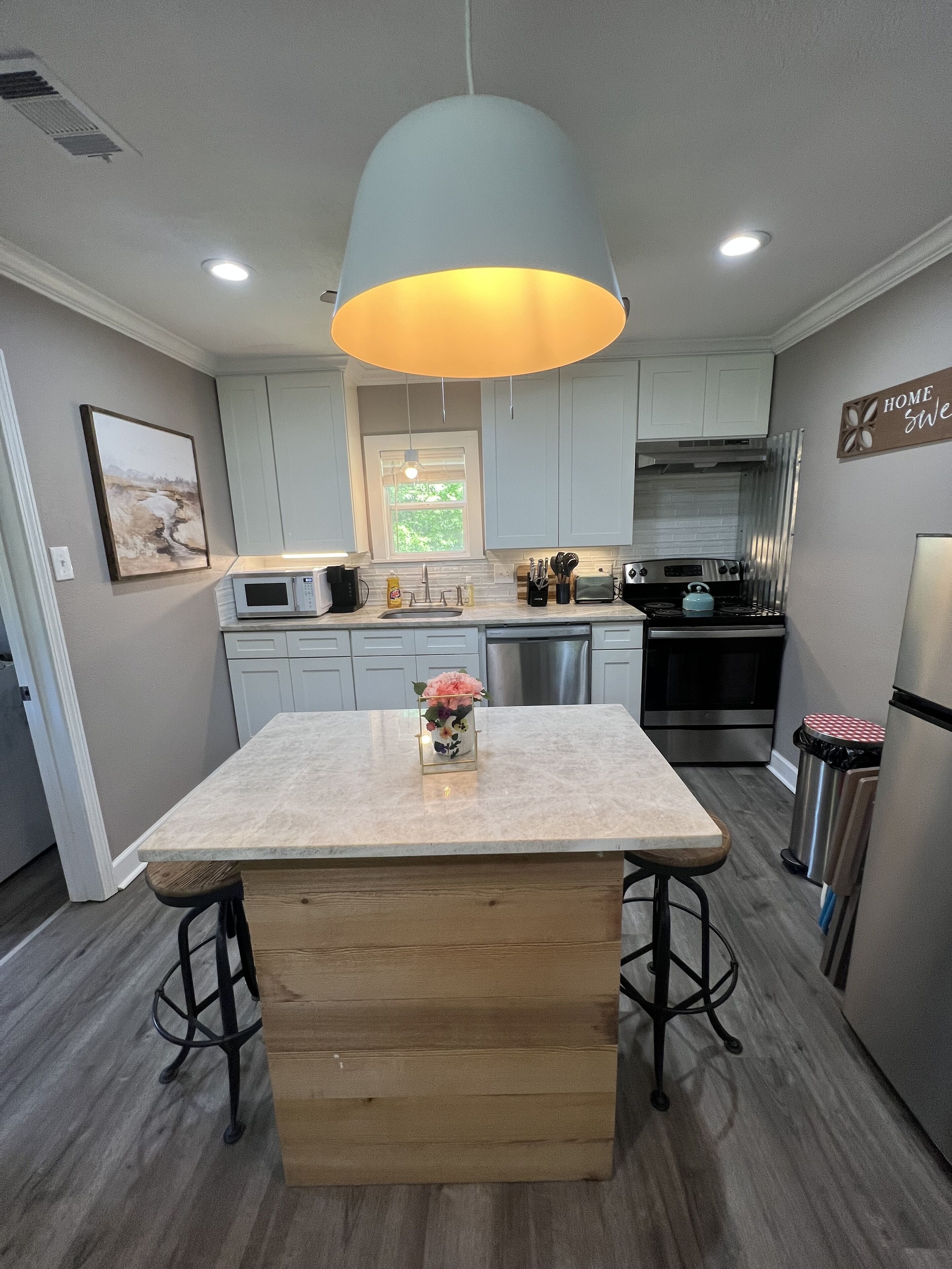 Luxury cabin close to State Parks!