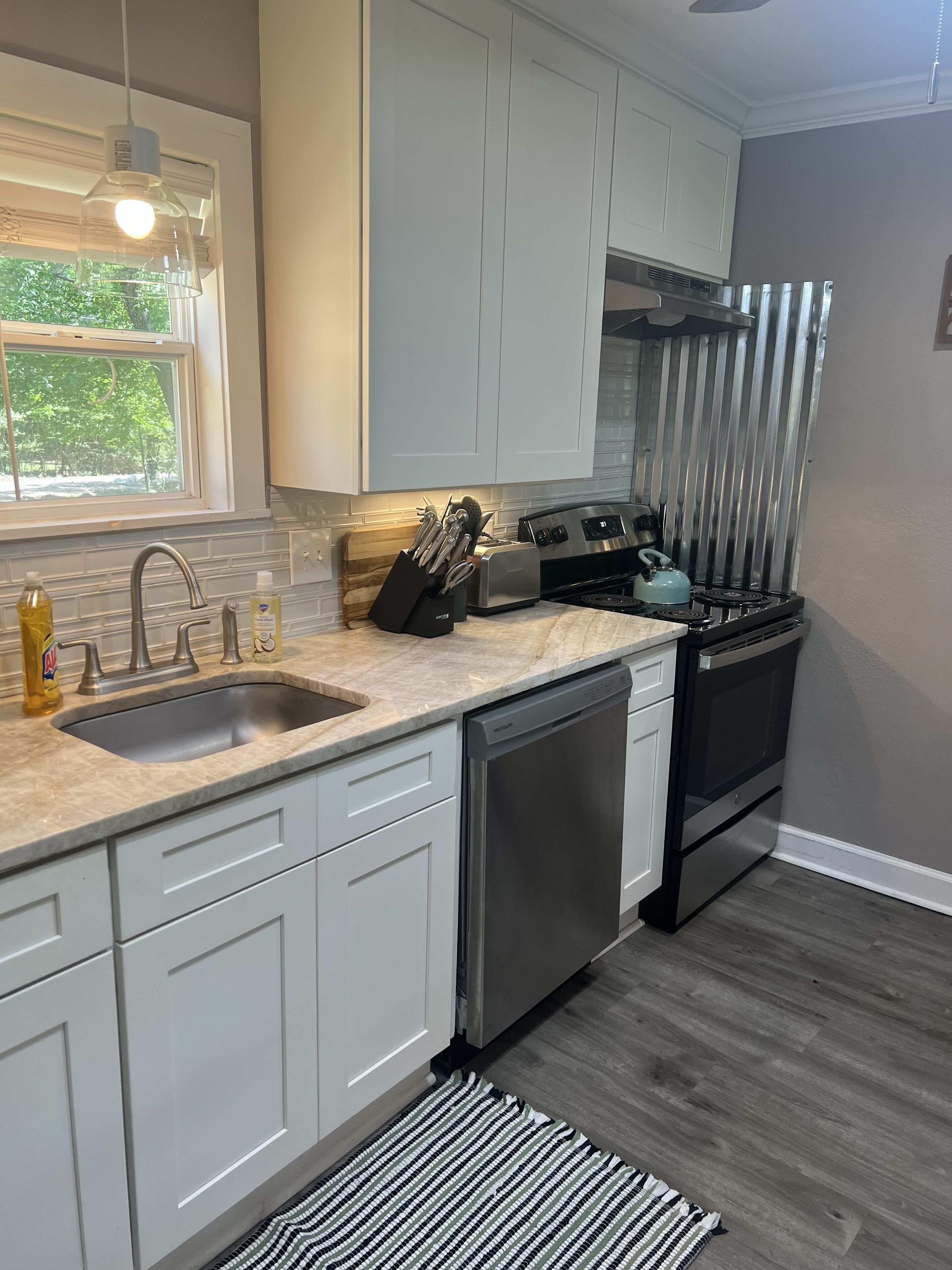 Luxury cabin close to State Parks!