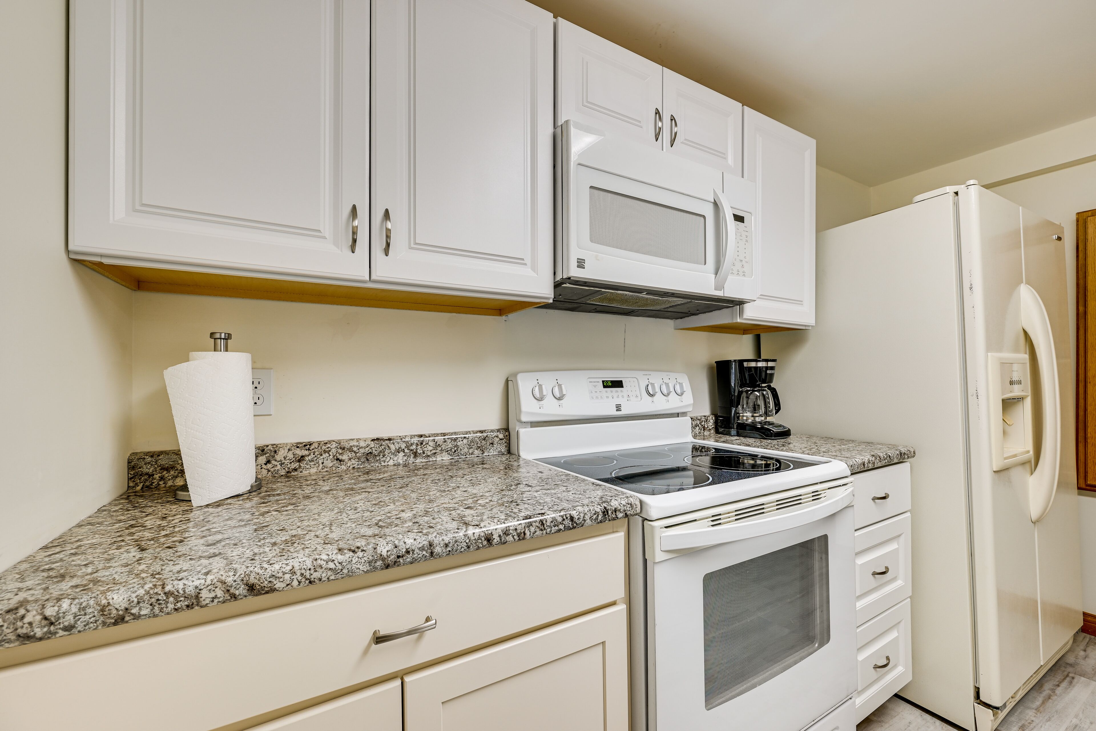 Indiana Studio 6 Miles to Downtown Huntingburg