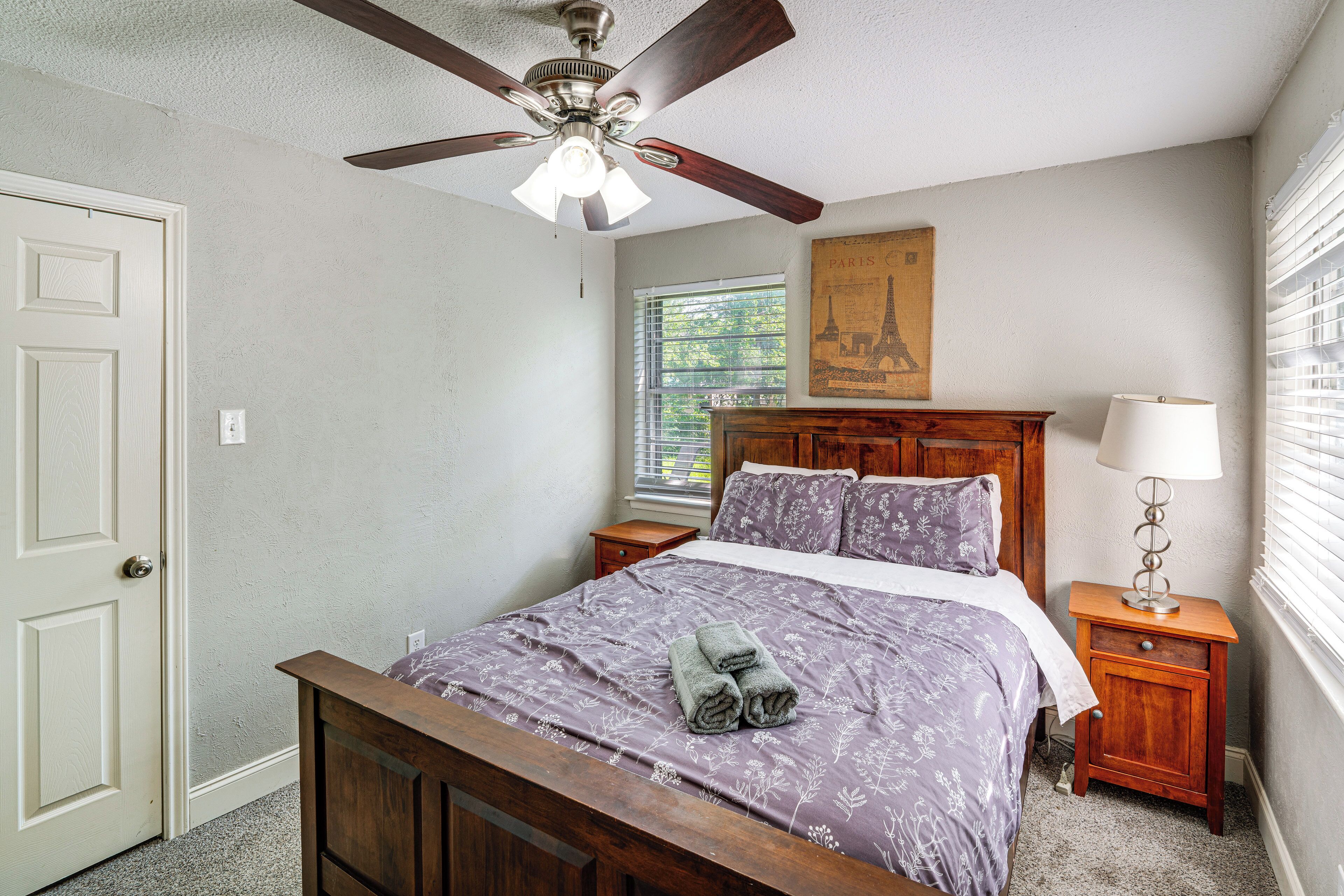 3 bedrooms, desk, iron/ironing board, free Internet