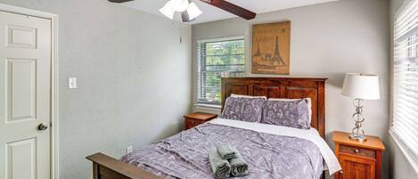 3 bedrooms, desk, iron/ironing board, free Internet