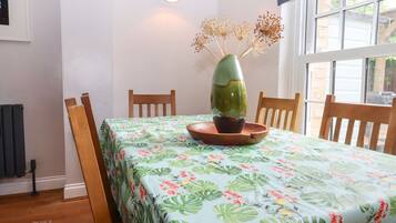 Cottage | Dining