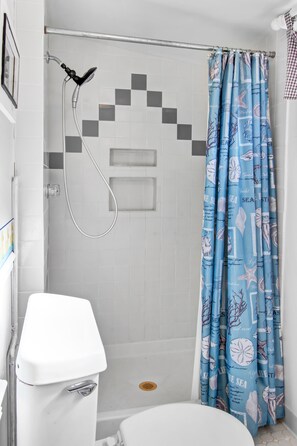 Bathroom - Bayside Guest Cottage (Lower Township)
