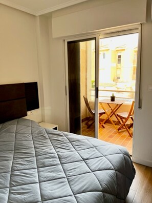 2 chambres, fer et planche à repasser, Wi-Fi gratuit, draps fournis