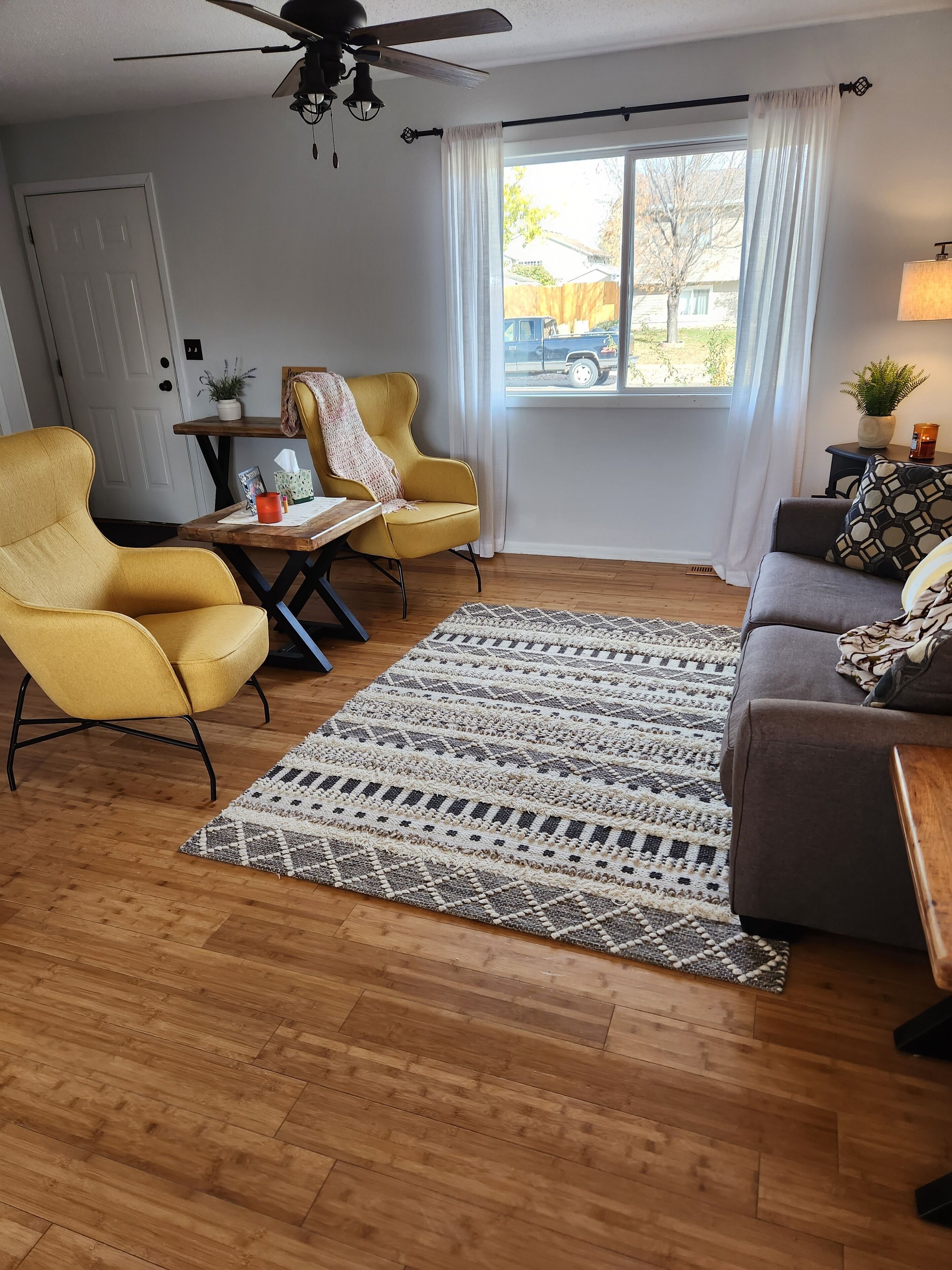 Adorable house close to the airport!