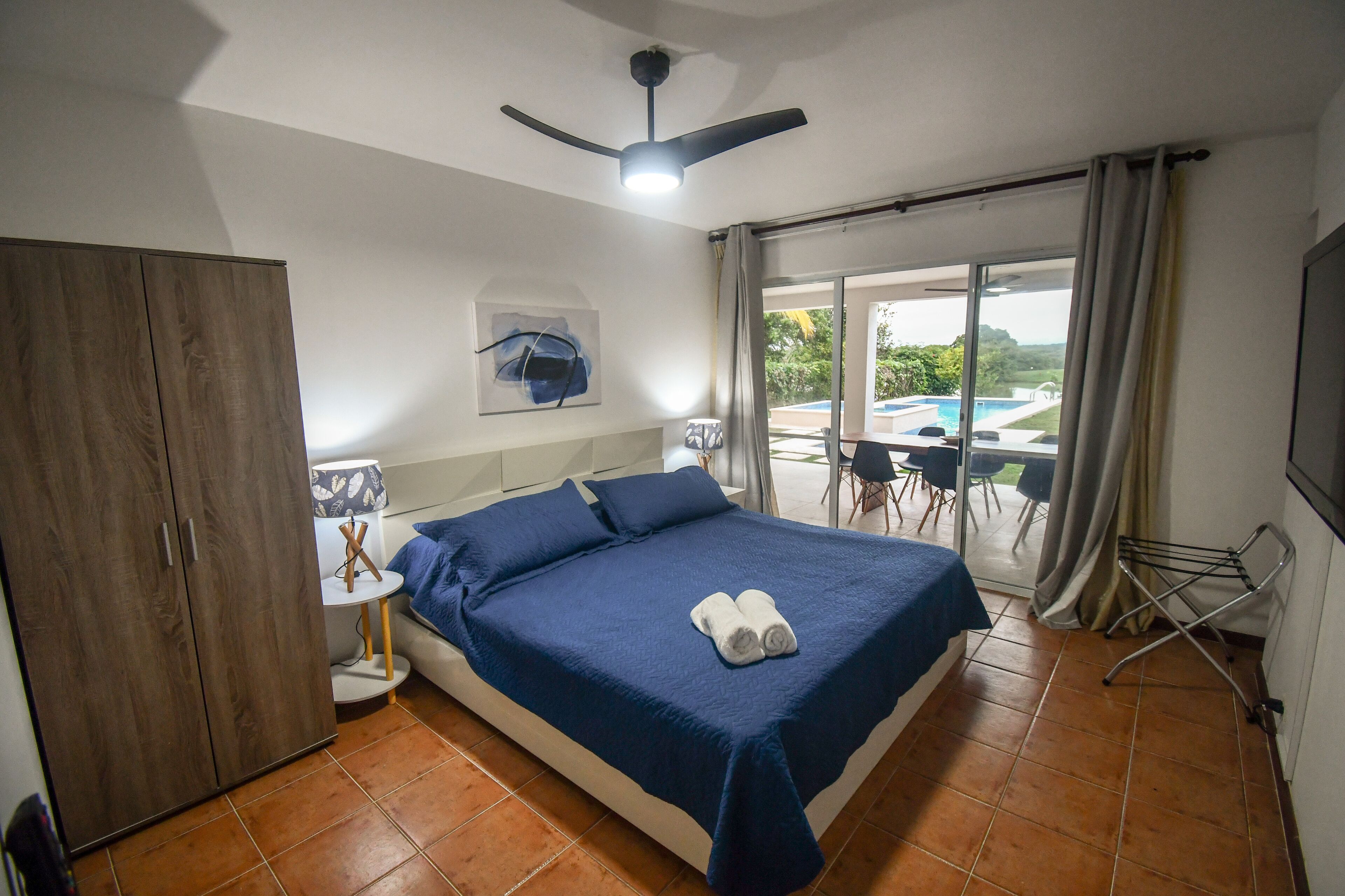 6 عدّة غرف نوم ومكتب ومكواة/لوح كي وواي فاي