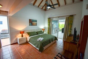 6 Schlafzimmer, Schreibtisch, Bügeleisen/Bügelbrett, WLAN