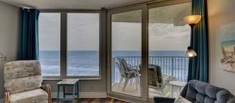 Beautiful condo directly on the beach, heated pool, pickleball, basketball, more