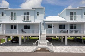 Exterior - Oceanside Spacious Studio Escape (Marathon)