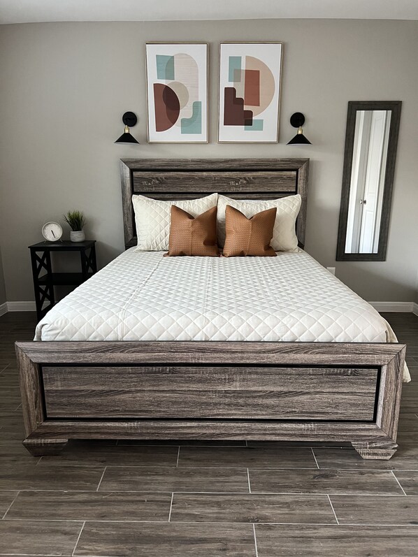 Desk, iron/ironing board, WiFi, bed sheets