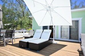 Outdoor dining - Romantic Waterfront Sunset Cottage in Eleuthera Bahamas (Savanah Sound)