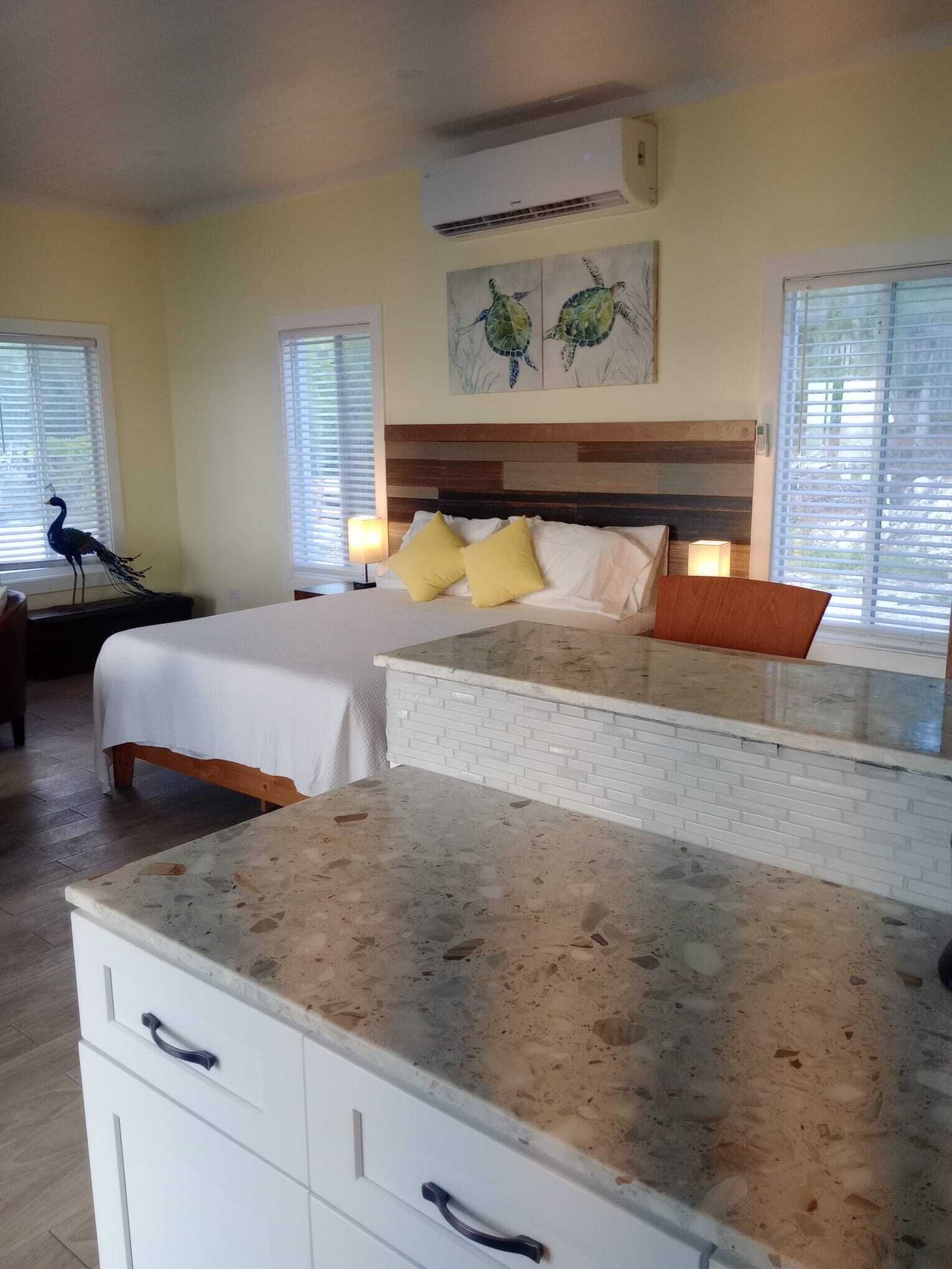 1 quarto, cofres nos quartos, ferros/tábuas de passar roupa