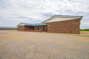 Exterior - OYO Hotel Waurika OK US-70 near Wichita Falls (Waurika)