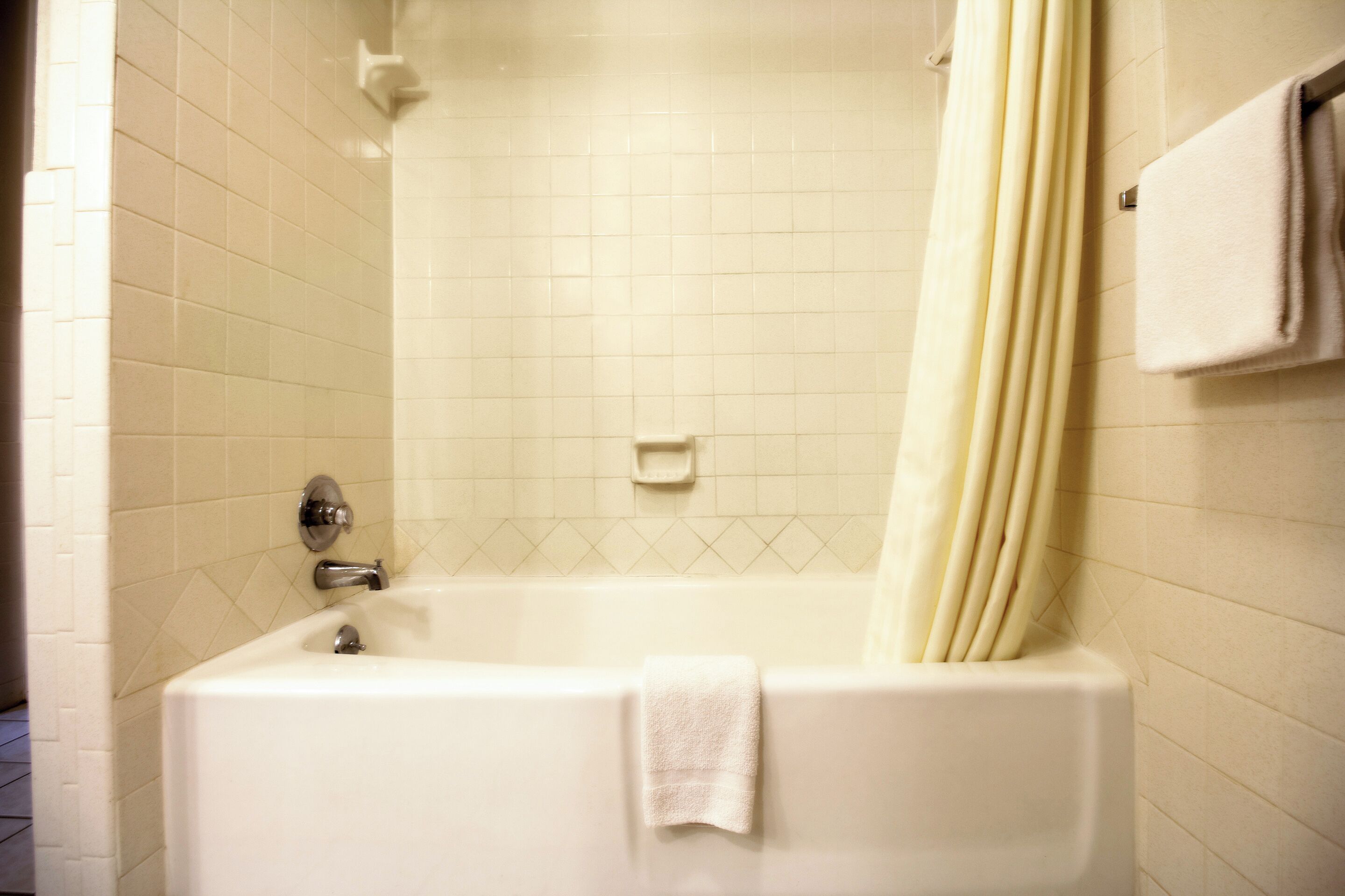 Room, 2 Queen Beds, Non Smoking, Kitchenette | Bathroom | Free toiletries, towels