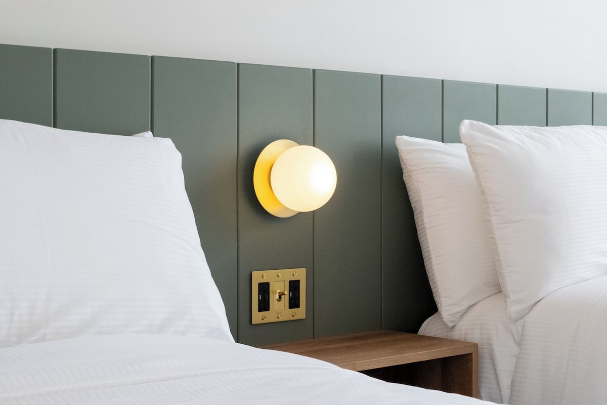 Deluxe dubbelrum | 1 sovrum, sängtillbehör av högsta kvalitet, bäddmadrasser och minibar