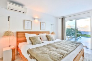 5 bedrooms, desk, iron/ironing board, travel cot