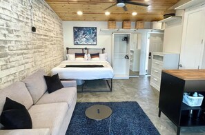 4 bedrooms, desk, iron/ironing board, travel cot