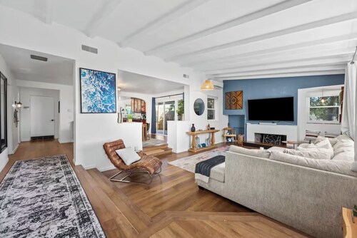 Spacious Escape 4BR - Guesthouse, Hot Tub + Games