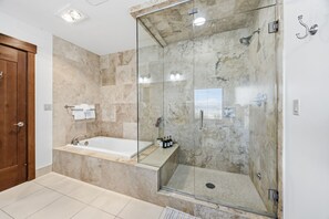 Shower, hair dryer, towels, soap - One Ski Hill Penthouse — Two Kings & Divide Views (Breckenridge)
