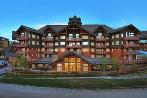 Exterior - One Ski Hill Penthouse — Two Kings & Divide Views (Breckenridge)