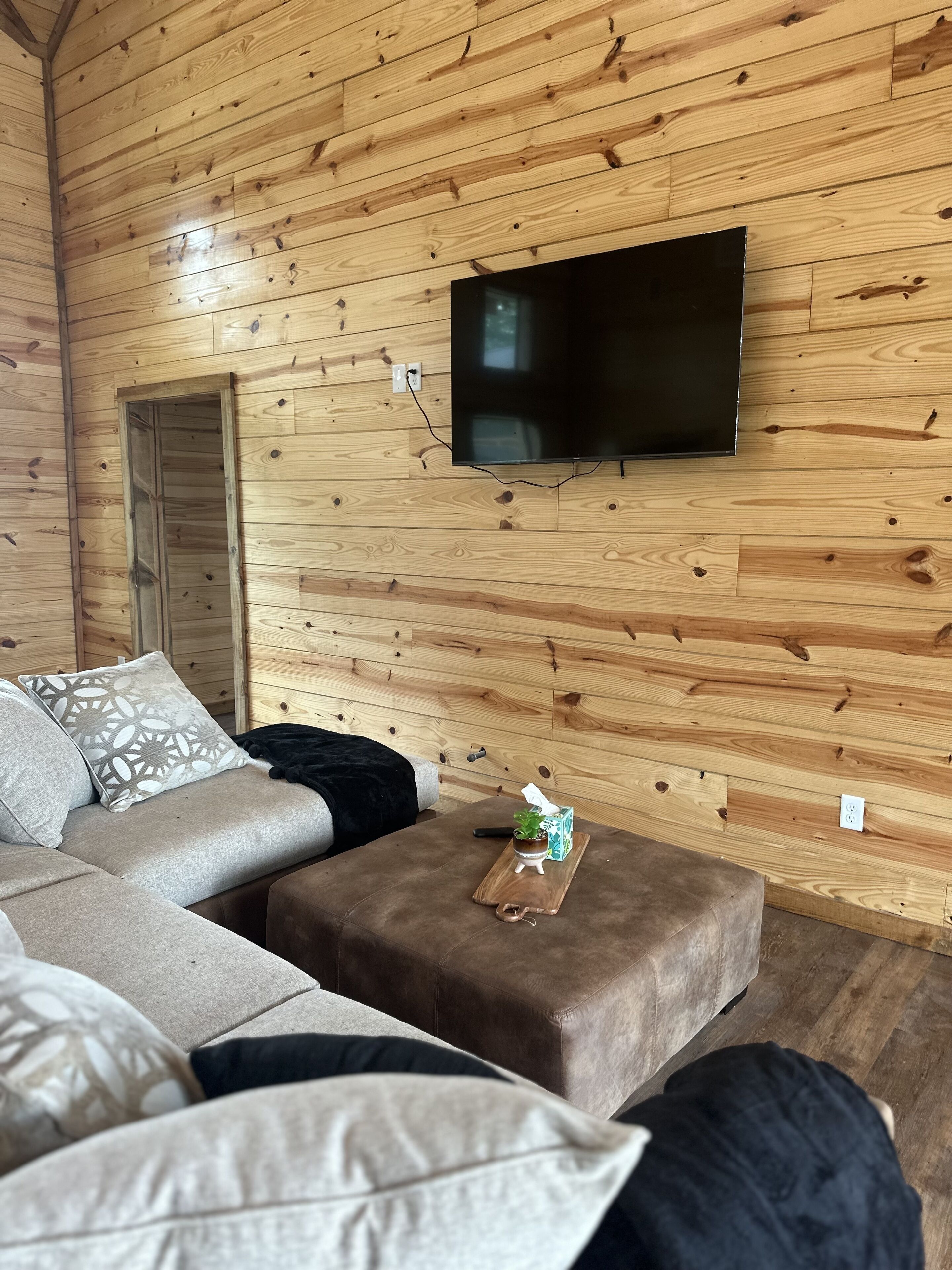 Riverfront Cabin Located directly on Glover River sleeps 12+