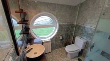 Dusche, Haartrockner, Bidet, Handtücher
