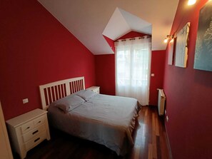 3 bedrooms, WiFi, bed sheets