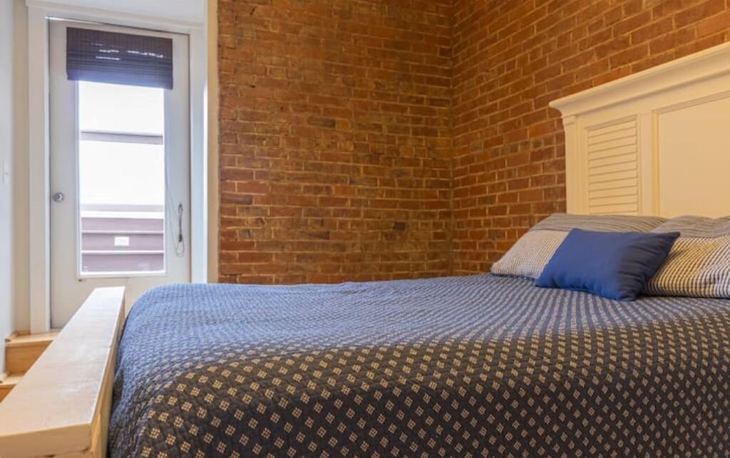 Roanoke Roofdeck Loft. Central Downtown Location