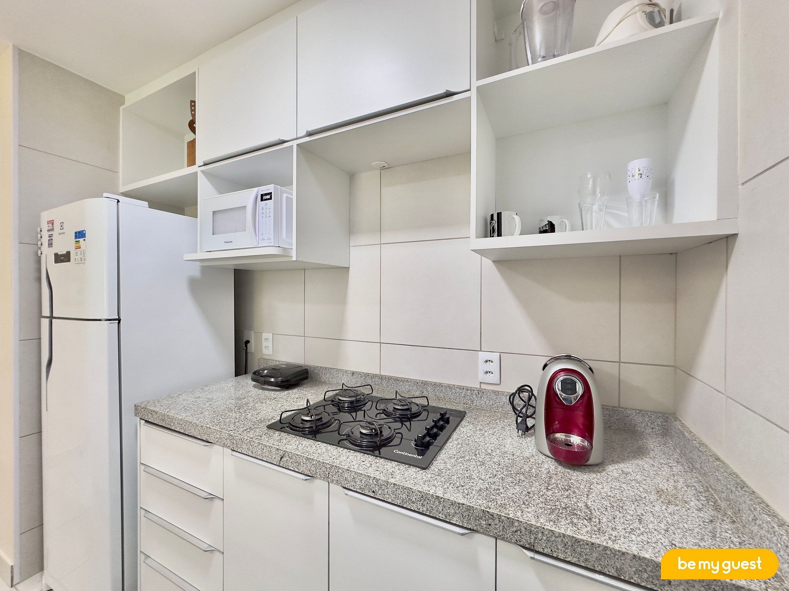 Apartamento conforto | Cozinha privada | Geladeira, micro-ondas, fogão, talheres/pratos/utensílios de cozinha