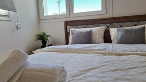 1 slaapkamer, een strijkplank/strijkijzer, gratis wifi, beddengoed