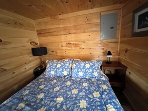 1 bedroom, free WiFi, bed sheets - Cozy 1 bedroom cabin a few steps from Gardner Lake (Whiting)
