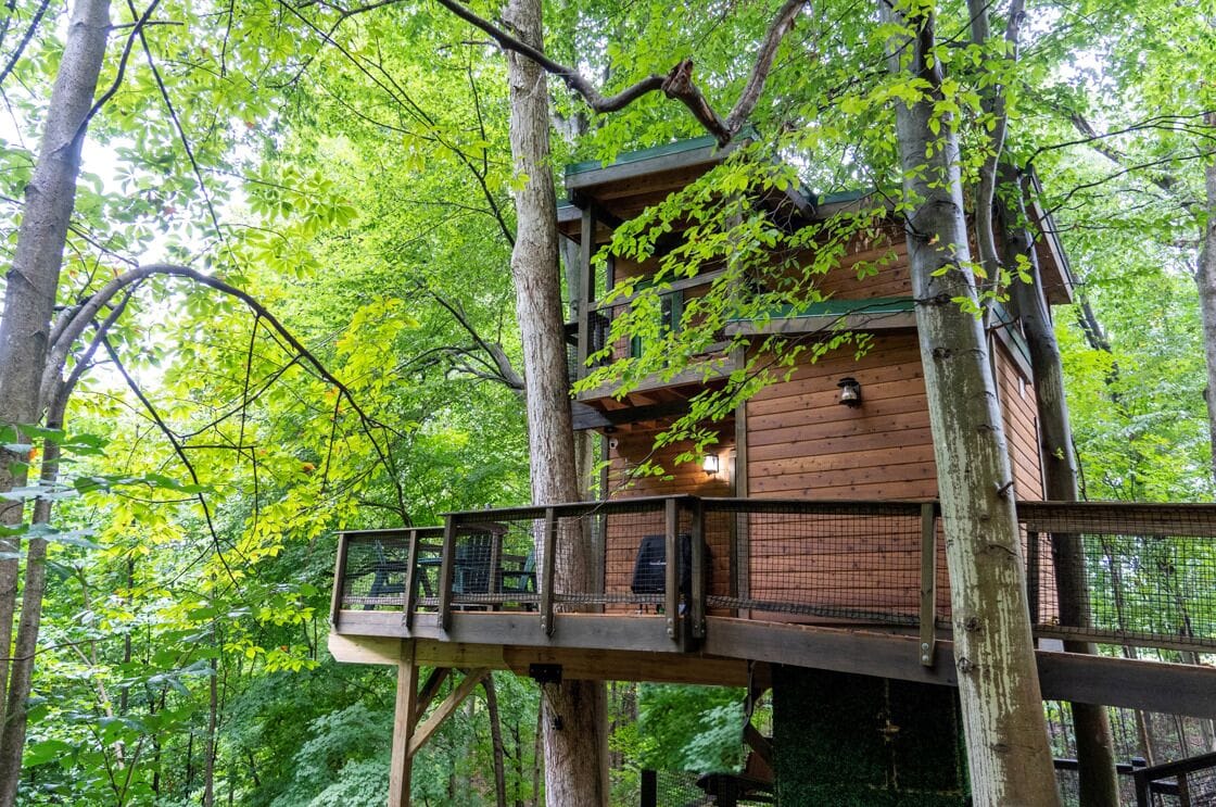 Rustic Treehouse Oasis in Hocking Hills - Adventure Awaits!