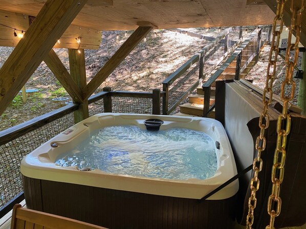 Outdoor spa tub