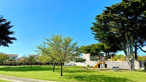 A park with a playground, a bench, and a path. - AGATHE (2 route de St Martin, La Flotte) (La Flotte)