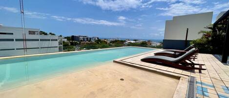 Außenpool, Infinity-Pool